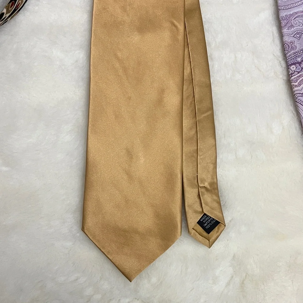 Elegant bundle of 8 hundred percent silk Men's Tie Collection